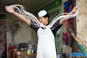 浙江杭州市西湖区小和山大学门口现有一家拉面店对外转让